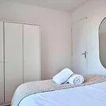 Renovated 3 Bedroom House With Terrace 3*