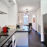 게스트하우스 Renovated 3 Bedroom House With Terrace