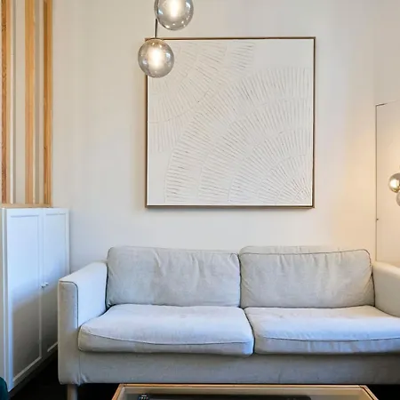 Renovated 3 Bedroom House With Terrace 4*