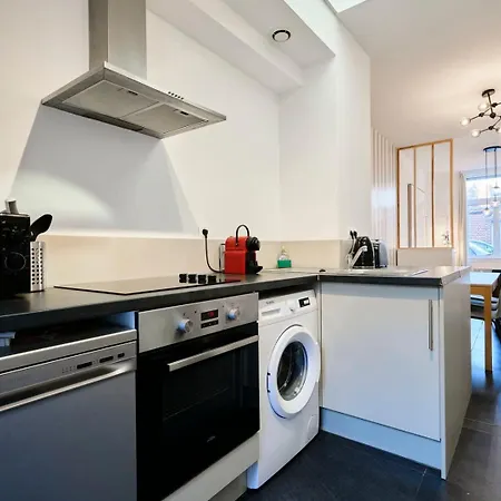 Renovated 3 Bedroom House With Terrace Pensjonat 4*