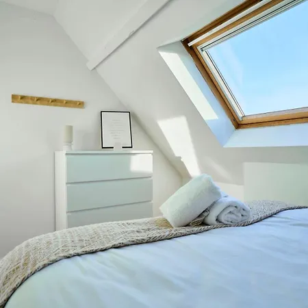 Renovated 3 Bedroom House With Terrace 4* Tourcoing