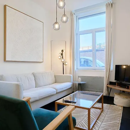 Renovated 3 Bedroom House With Terrace