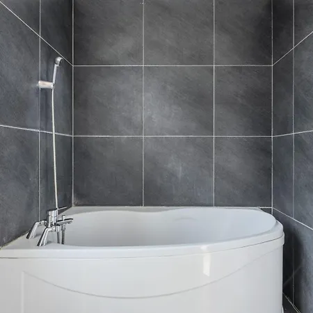 Renovated 3 Bedroom House With Terrace Pensjonat Tourcoing