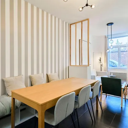 Renovated 3 Bedroom House With Terrace Pensjonat 4*