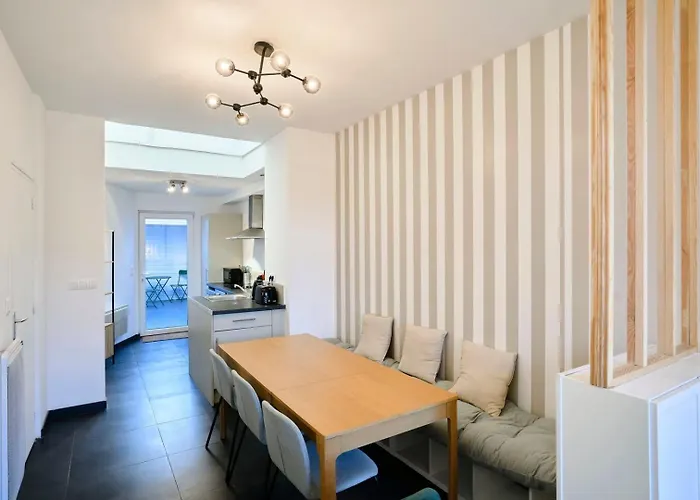 Maison d'hôtes Renovated 3 Bedroom House With Terrace