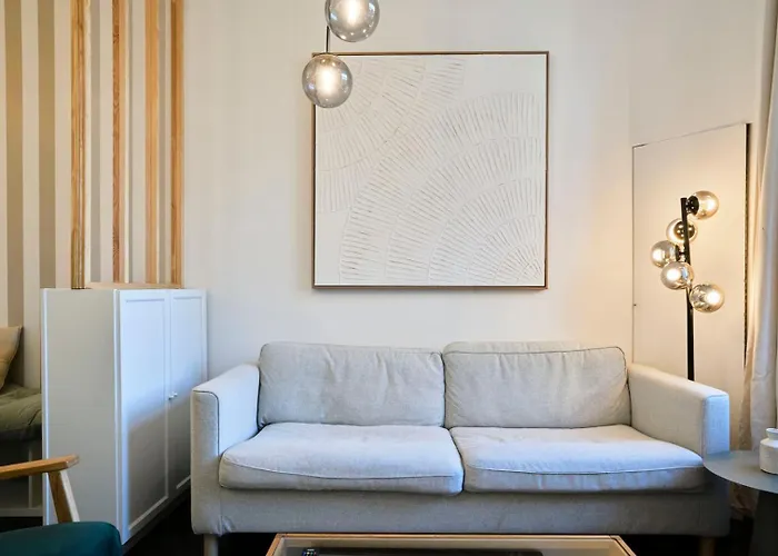 Renovated 3 Bedroom House With Terrace 4*