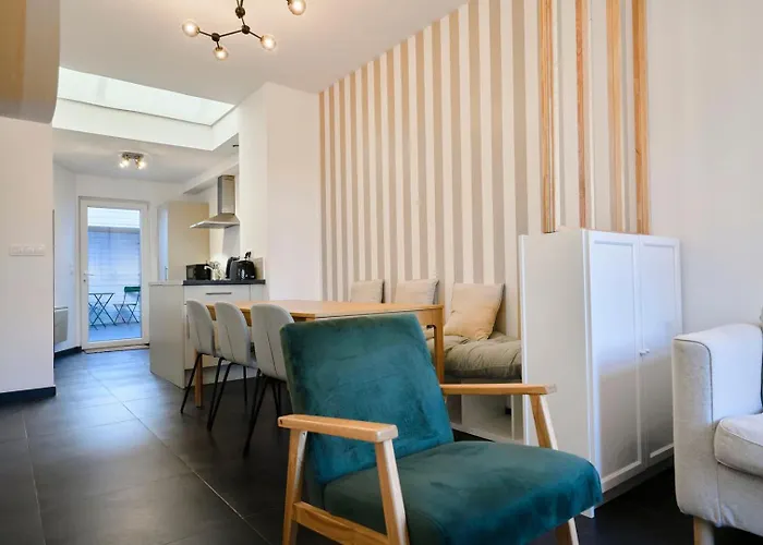 Renovated 3 Bedroom House With Terrace