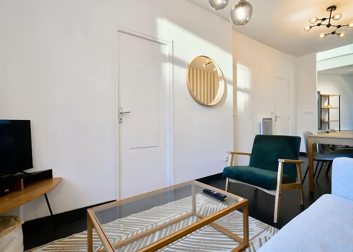 Renovated 3 Bedroom House With Terrace 4* Tourcoing