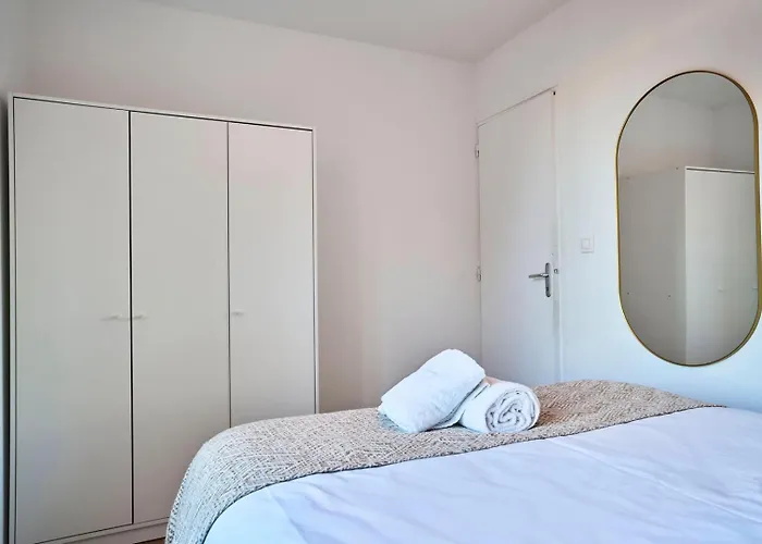 Renovated 3 Bedroom House With Terrace 4*