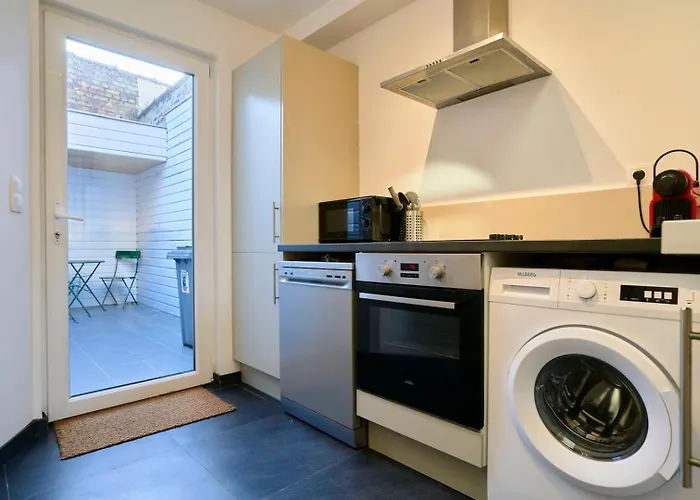 Renovated 3 Bedroom House With Terrace Tourcoing