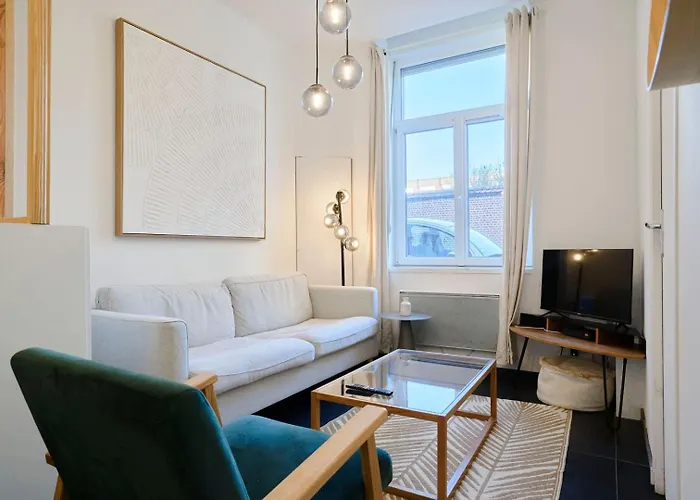 Renovated 3 Bedroom House With Terrace