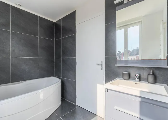 Renovated 3 Bedroom House With Terrace Maison d'hôtes 4*